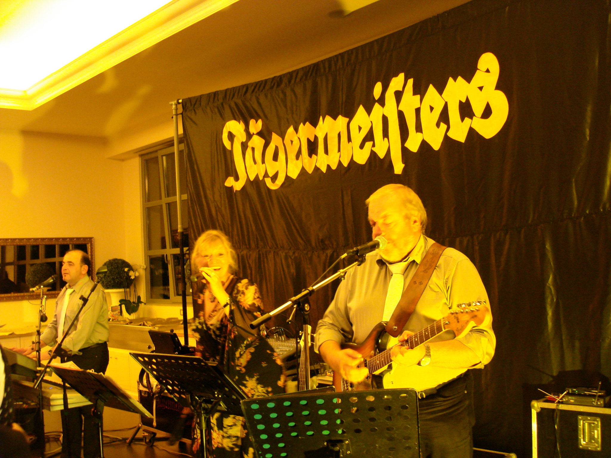 http://die-jaegermeisters-band.de/media/DSC03925.JPG